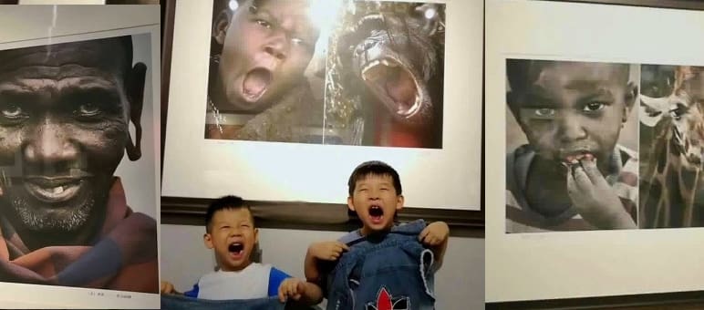 Chine: Une exposition photos d’un musée compare des africains à des animaux (photos)