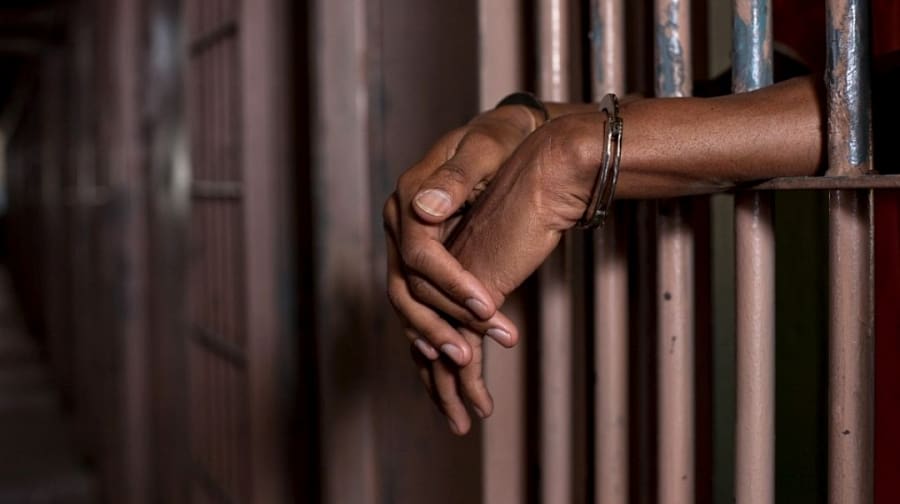Cour d’appel de Rabat: Des peines allant de six mois à un an de prison ferme contre 5 personnes, dont 2 ex-policiers