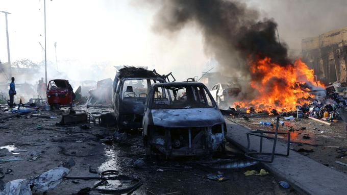 Afghanistan : les hostilités reprennent avec une attaque d’hôpital et un attentat kamikaze