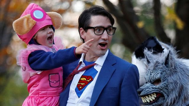 Halloween: Trudeau déguisé en Superman au parlement