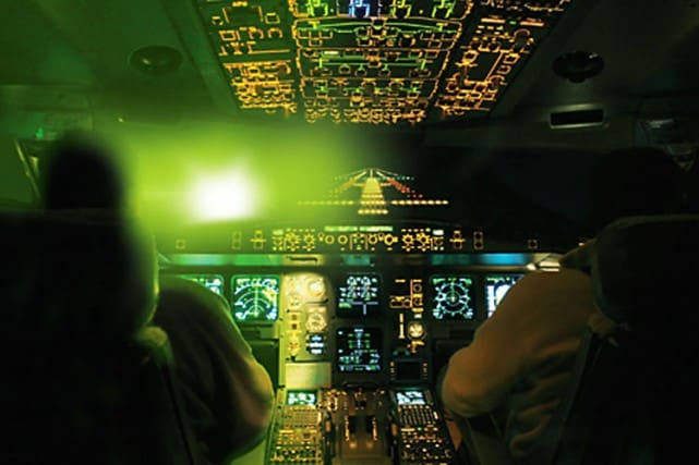 Les lumières de la discothèque 555 de Marrakech gène un avion de Ryanair