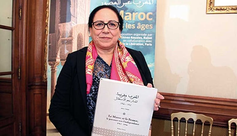 Archives Royales: Bahija Simou décorée des insignes d’officier de la Légion d’honneur de la République Française
