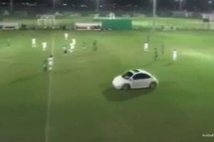 Arabie Saoudite: il envahit un terrain en voiture