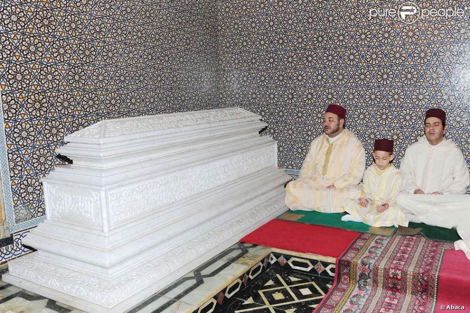 Mohammed VI préside une veillée religieuse à l’occasion du 19e anniversaire de la disparition de feu Hassan II