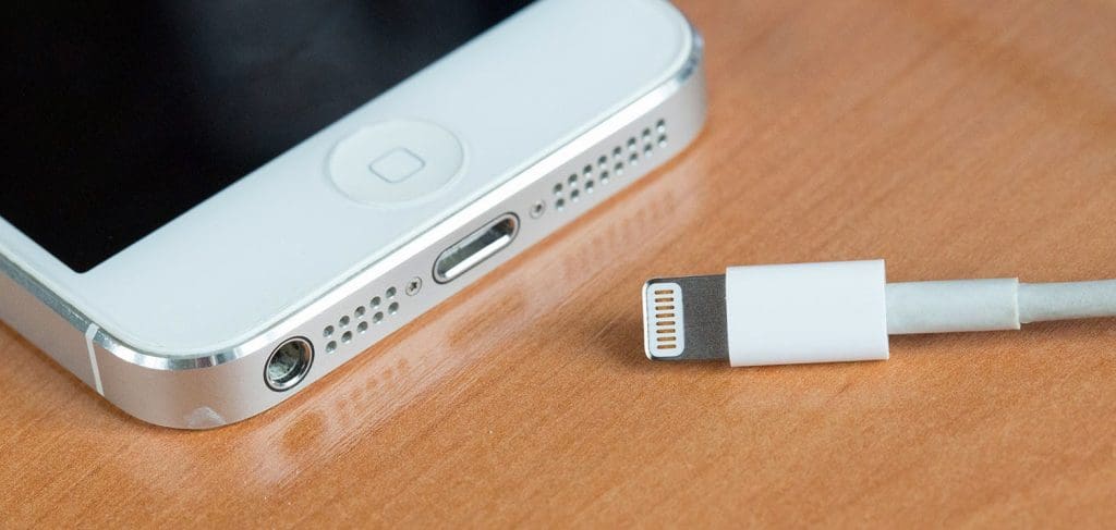 Iphone: 98% des faux chargeurs sont dangereux