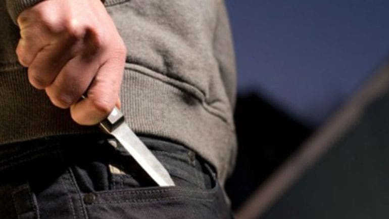 France: un mort et deux blessés graves dans une attaque au couteau près de Paris, l’assaillant « neutralisé