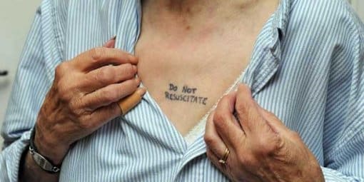 Floride: Il a un tatouage « ne pas réanimer » sur le torse, l’hôpital le laisse mourir