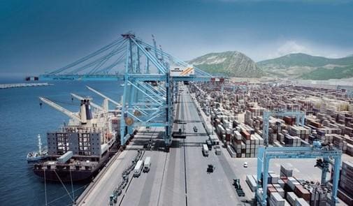 « La Razon »: Le port Tanger Med est en train de transformer le nord du Maroc »