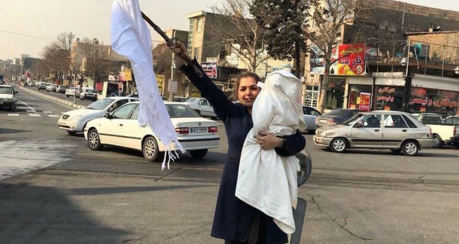 Iran : Une trentaine de femmes arrêtées pour avoir ôté le voile en public