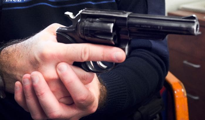 Un policier tire une balle de sommation pour arrêter un individu dangereux à Salé