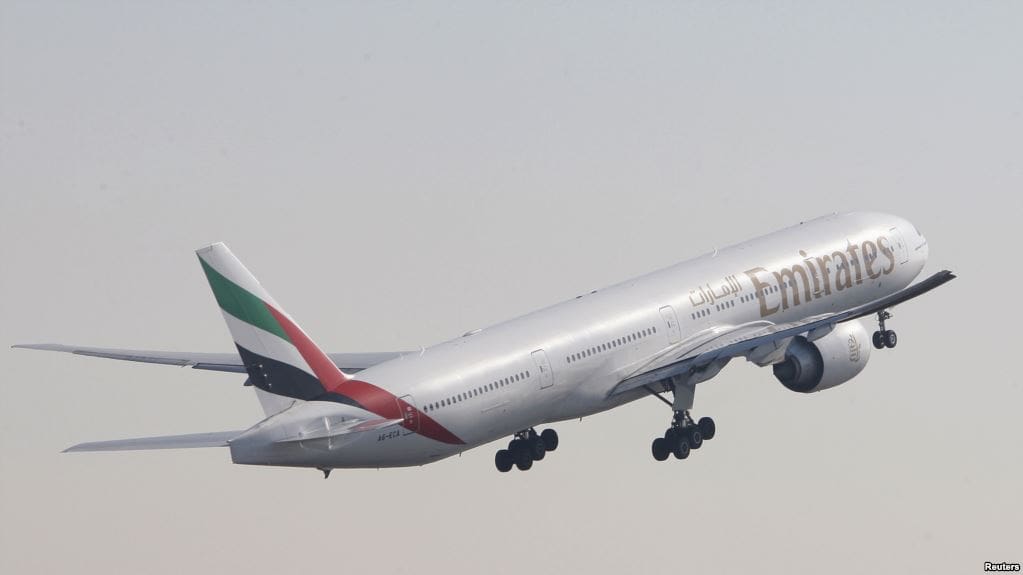 Emirates : une hôtesse se tue en tombant d’un avion en Ouganda