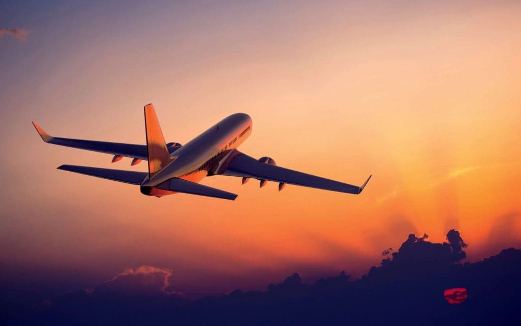 Transport aérien : deux fois moins de passagers en 2021 qu’en 2019