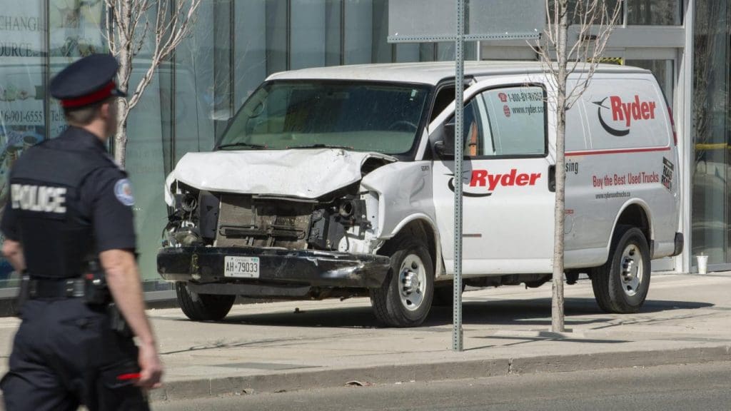 Toronto : une fourgonnette fonce sur des piétons et fait neuf morts