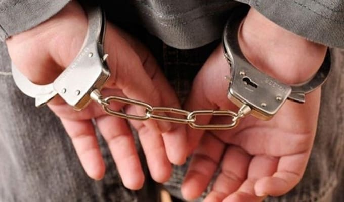 Une femme arrêtée pour avoir volé un mendiant aveugle