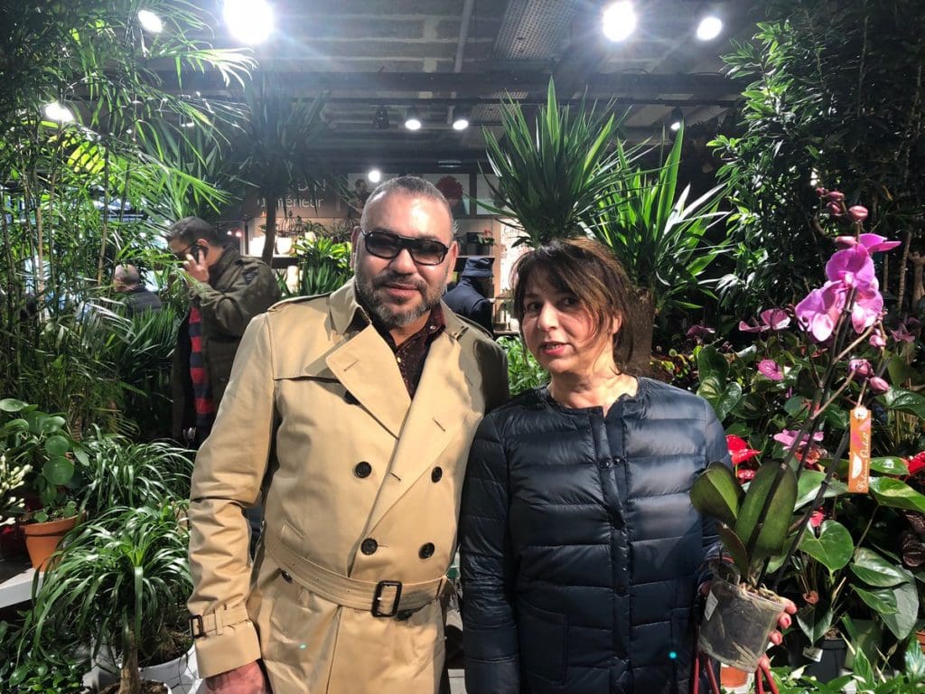 « On s’en fou ! Naturel et spontané », répond le roi Mohammed VI à une française qui a regretté ne pas être bien coiffée
