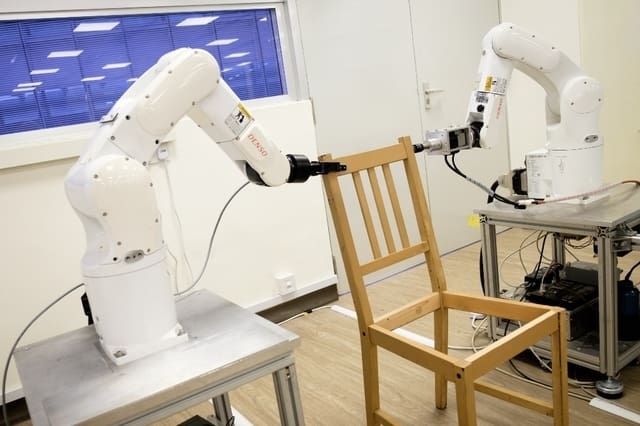 Singapour : un robot monteur de meubles