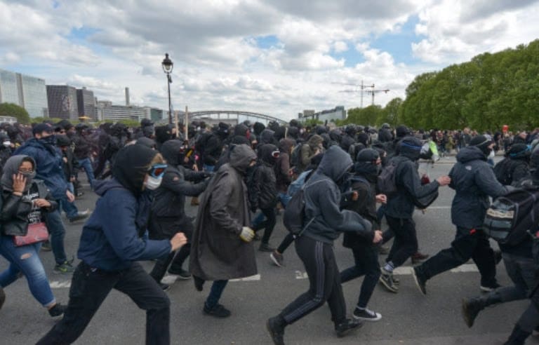 1er mai à Paris: 283 interpellations et 109 en garde à vue après les violences en marge de la manifestation