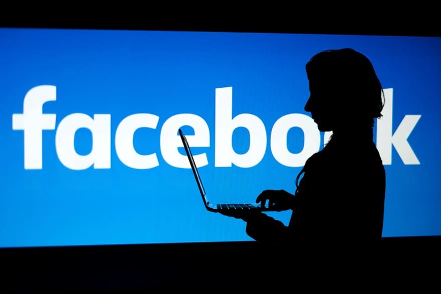 Facebook : le réseau social se lance dans les sites de rencontres