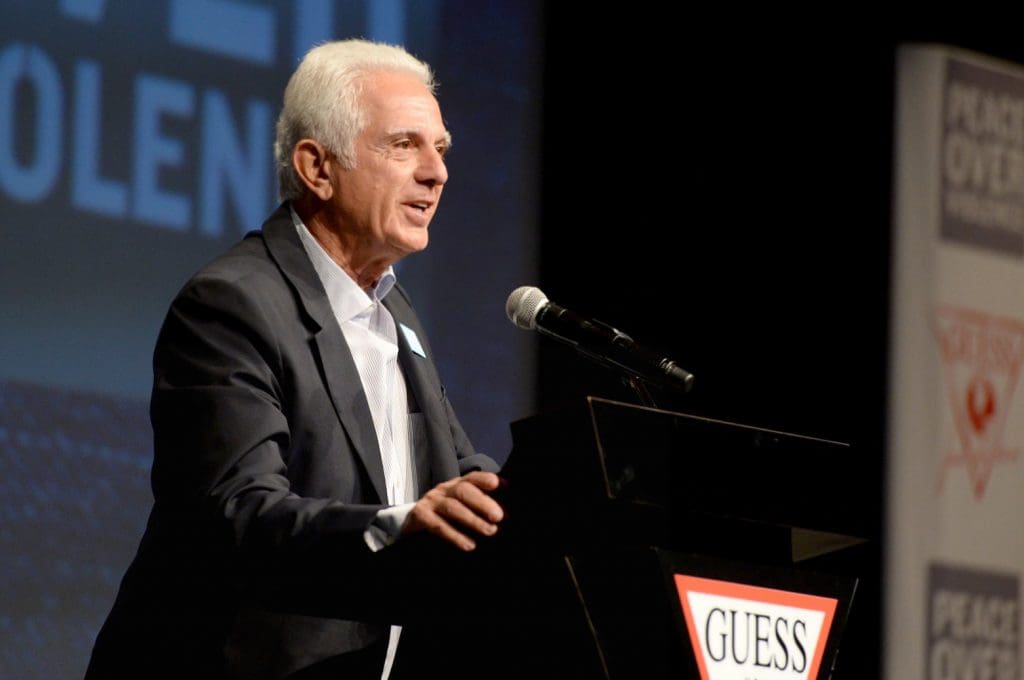 Accusé de harcèlement, le co-fondateur de Guess démissionne