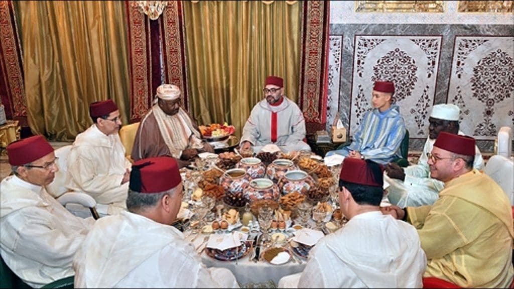 Le Roi offre un Iftar en l’honneur du président gabonais et du président de la Commission de l’Union Africaine