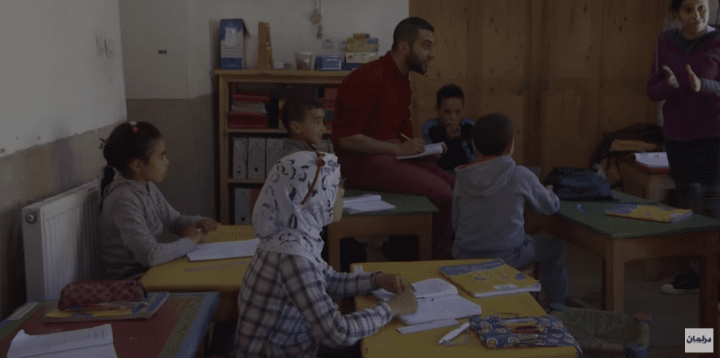 Lutte contre le décrochage scolaire : bourses et repas pour élèves aux familles à faible revenu en zones rurales et semi-urbaines