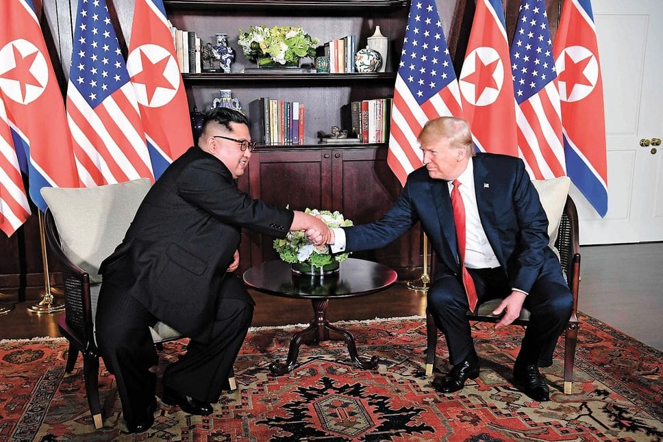 Sommet Corée du Nord / USA : poignée de main historique entre Trump et Kim Jong Un
