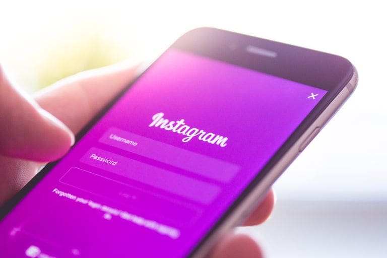Instagram : les usagers peuvent dorénavant signaler les « fake news »