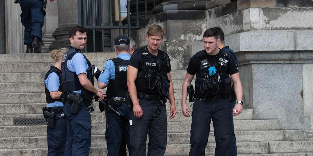 Berlin : un policier tire sur un homme dans la grande cathédrale