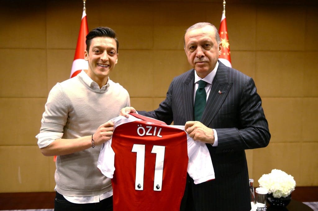 Scandale Özil: le patron de la Fédération allemande de football fait son mea culpa