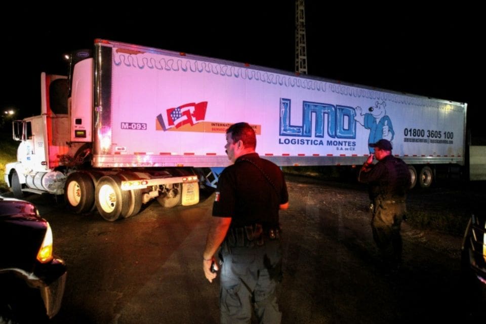 Mexique: scandale autour d’un camion servant de morgue, avec près de 300 corps