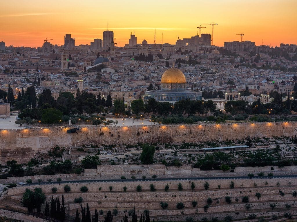 Plus de 500 colons envahissent la mosquée Al-Aqsa en deux heures