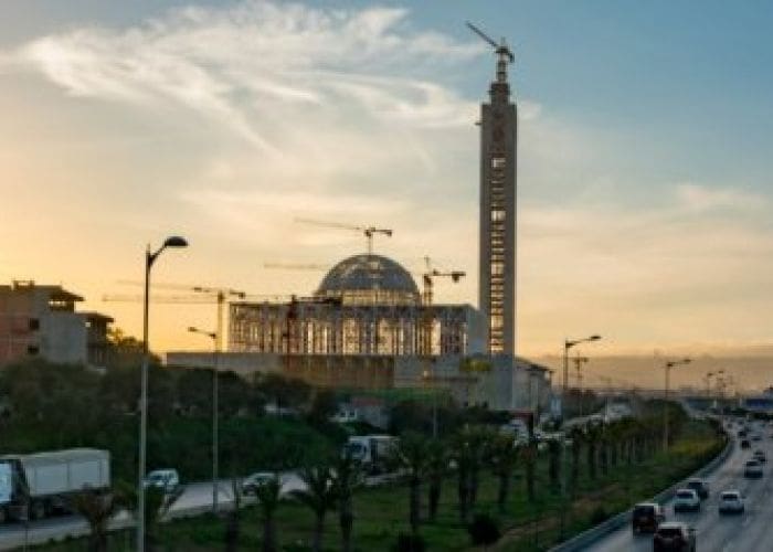En pleine crise, l’Algérie annonce une dotation de 100 millions DA pour le meilleur poème décrivant la mosquée de Bouteflika