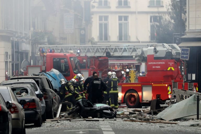 Explosion d’un immeuble à Paris : deux sapeurs pompiers sont morts