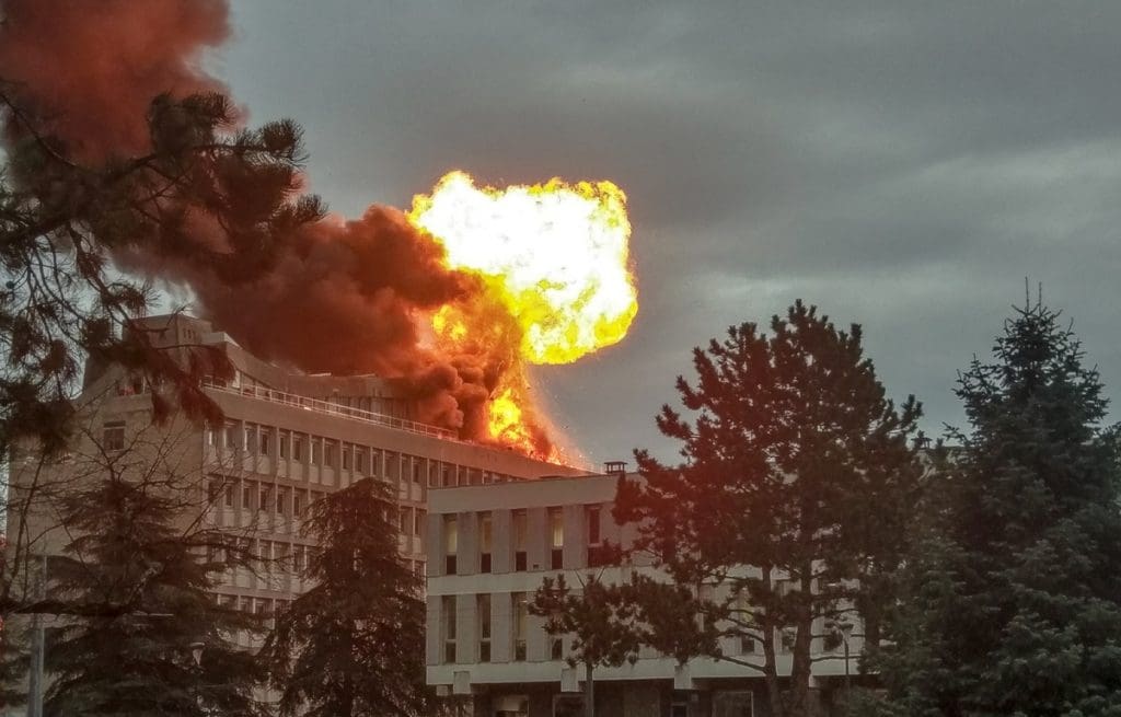 Enorme explosion à l’université de Lyon (Vidéo)