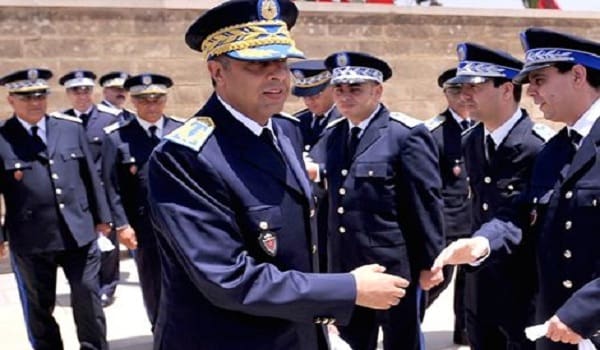 Hammouchi félicite un policier incorruptible (photos)