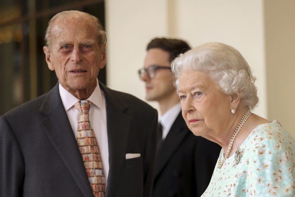 Angleterre : l’époux de la reine Elisabeth II sort indemne d’un accident de circulation