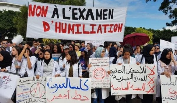 Les étudiants en médecine jusqu’au-boutistes lancent, malgré 14 des 16 revendications acceptées, le hashtag #DoctorsUnderOppression
