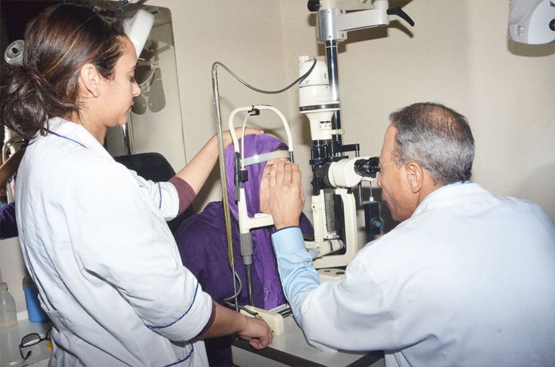 Les ophtalmologues appellent le Parlement à séparer entre prescription optique et vente de lunettes