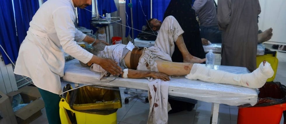 Un bus en Afghanistan saute sur une bombe placée en bord de route faisant au moins 28 morts