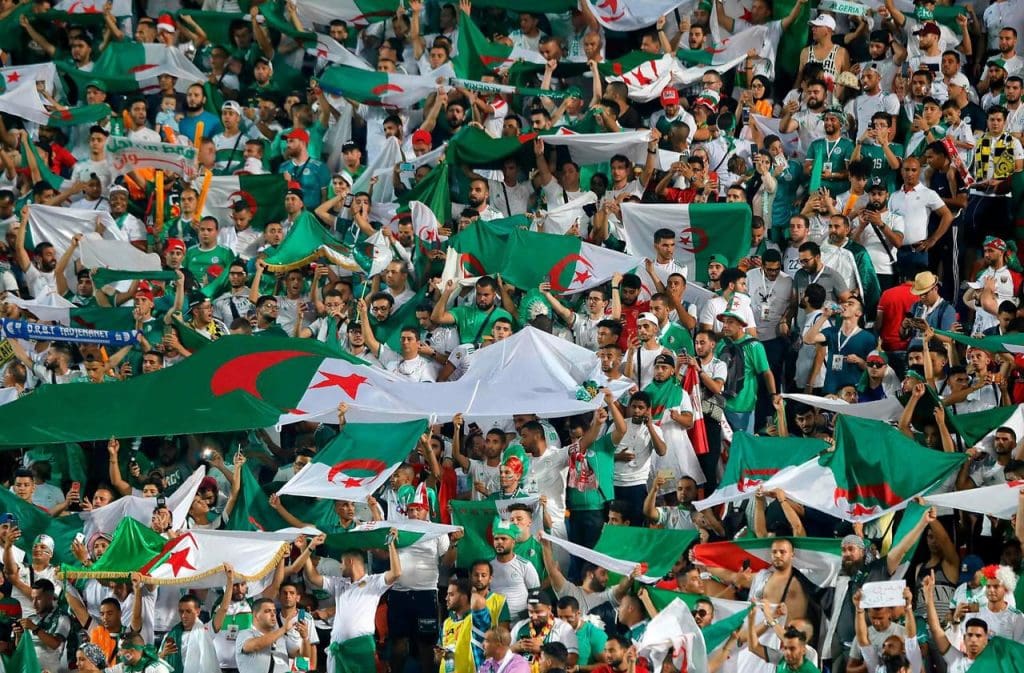 CAN-2019 : les Algériens tentent de manifester au stade contre le pouvoir