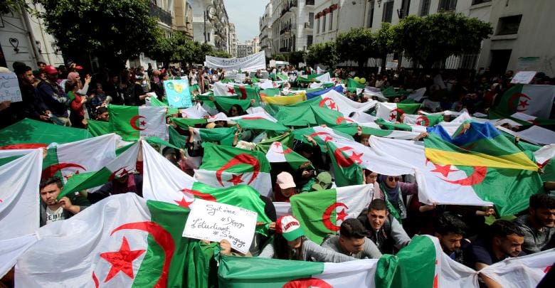 Algérie : ce 25ème vendredi,  les contestataires vilipendent Karim Younes DR