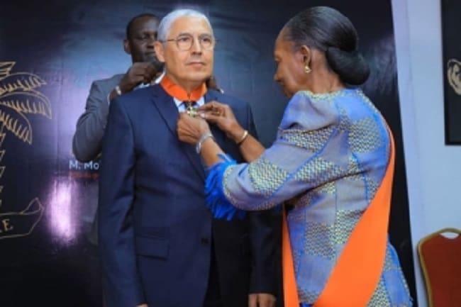 Mohamed El Kettani, PDG d’attijariwafa bank, devient commandeur de l’ordre national ivoirien