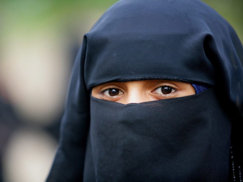 Tunisie : le Parlement examine le projet de loi interdisant le «niqab» dans les espaces publics