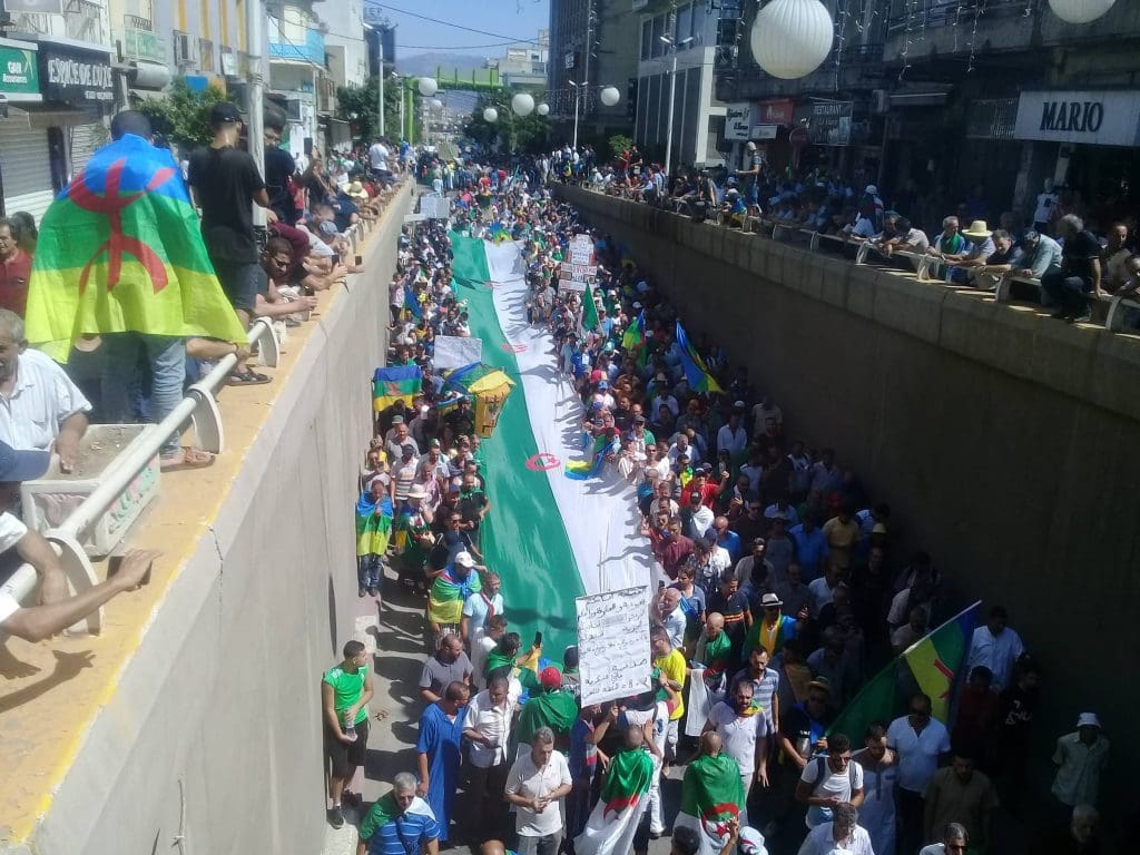 Algérie : forte mobilisation pour le 27ème vendredi de manifestations