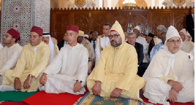 Le Roi, Amir Al-Mouminine, accomplit la prière d’Aïd Al-Adha à la mosquée Hassan II à Tétouan