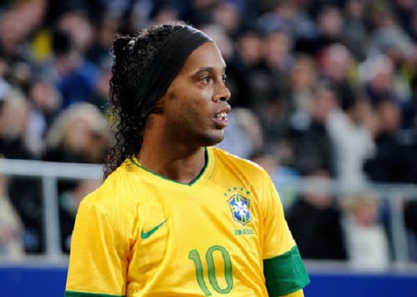 La Cour Suprême du Brésil refuse de remettre à Ronaldinho son passeport confisqué dans une affaire de dommages environnementaux