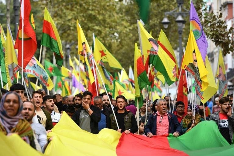 Des milliers de manifestants en France fustigent avec émotion l’offensive turque en Syrie