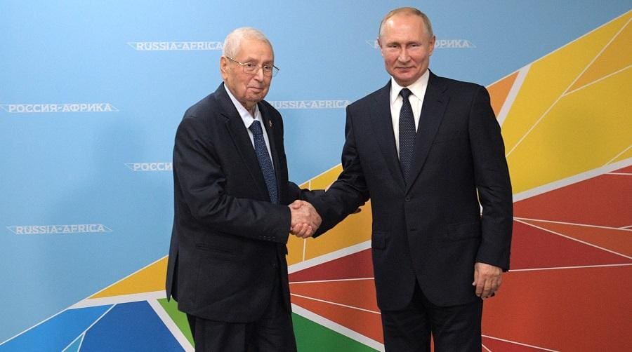 Sommet Russie-Afrique : face à Poutine, Abdelkader Bensalah rabaisse le Hirak algérien et offusque l’opinion publique