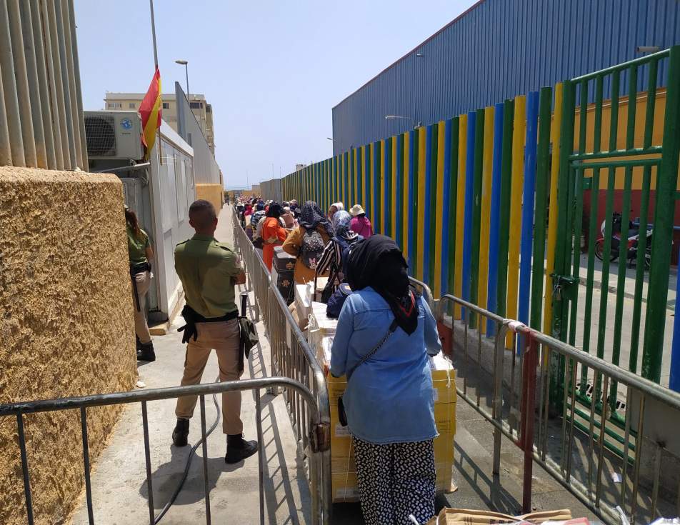 Bab Sebta : le  passage  Tarajal II, dédié aux porteurs, bloqué  jusqu’à nouvel ordre