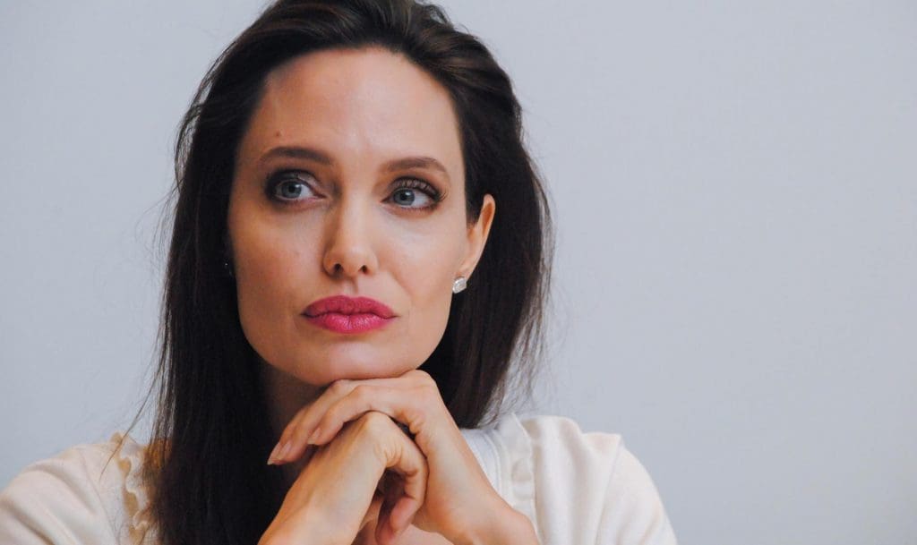 Angelina Jolie évacuée du tournage de son nouveau film après la découverte d’une bombe